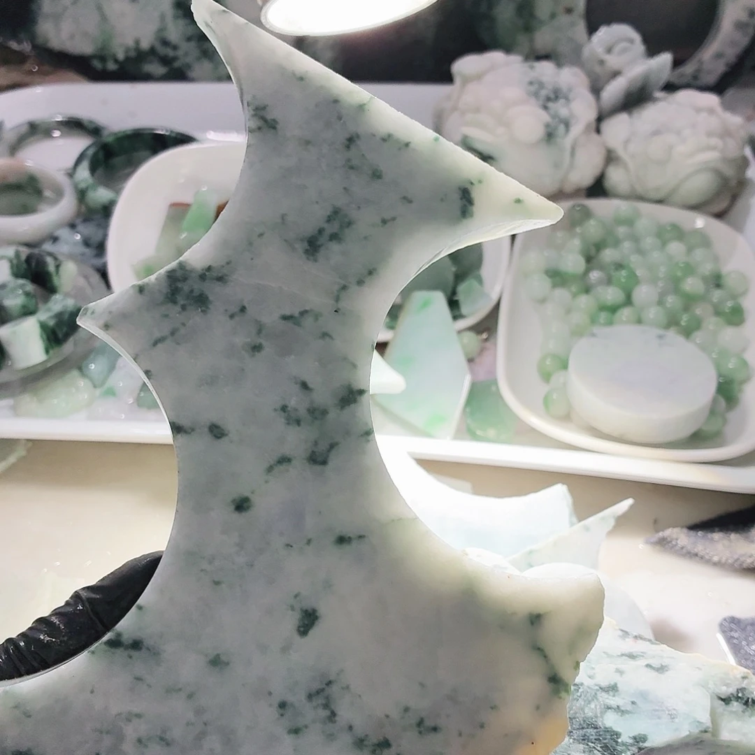 翡翠未镶嵌颈饰边角料