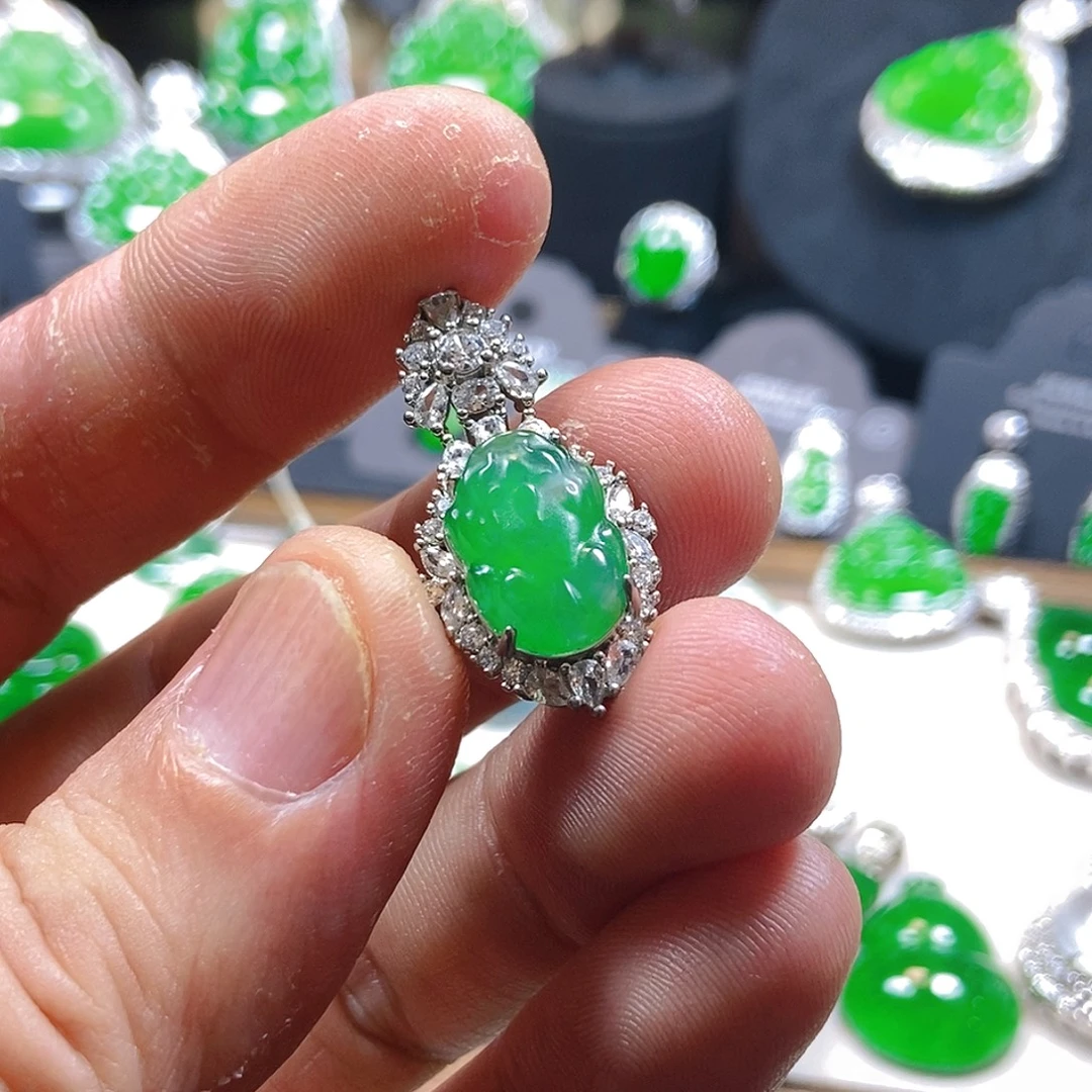 翡翠未镶嵌吊坠(不含链)649吊坠