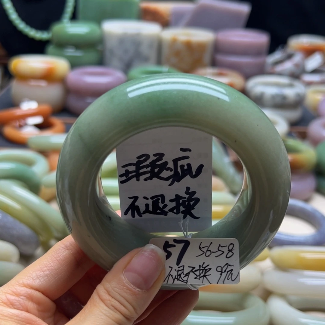 未镶嵌手镯石英岩玉
