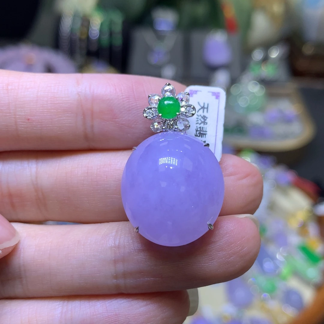 颈饰18K金镶嵌翡翠