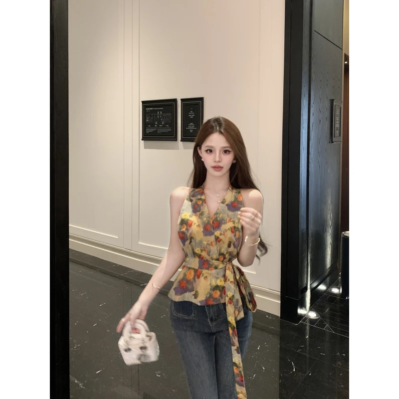 法式气质别致绝美显瘦百搭2025新款小众设计感碎花无袖V领上衣女