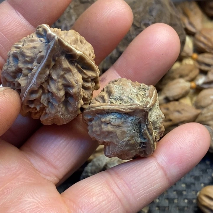 文玩核桃吊坠娜姐90