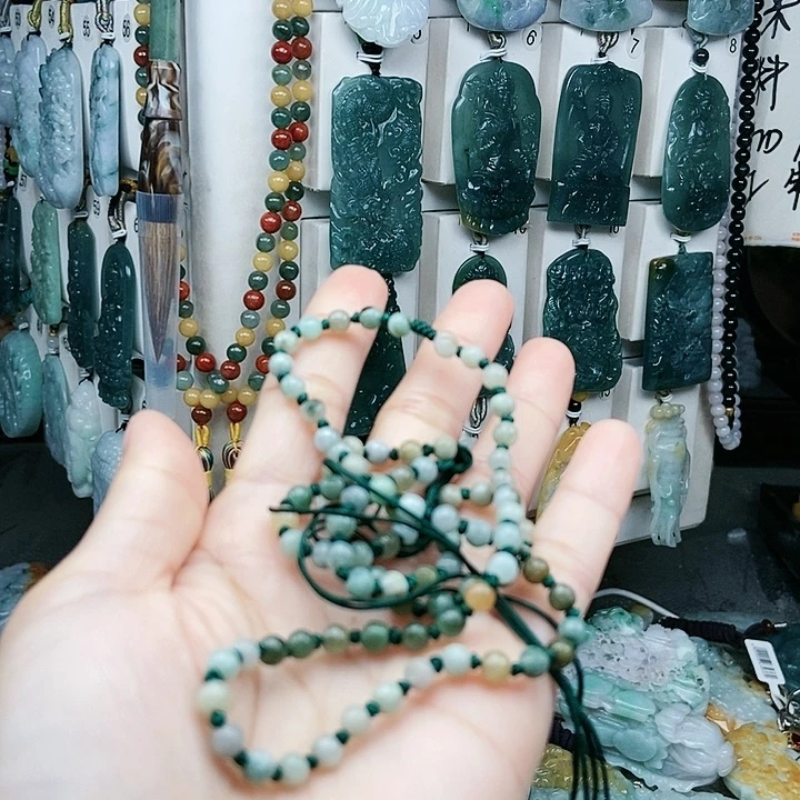 颈饰足铂镶嵌翡翠翡翠