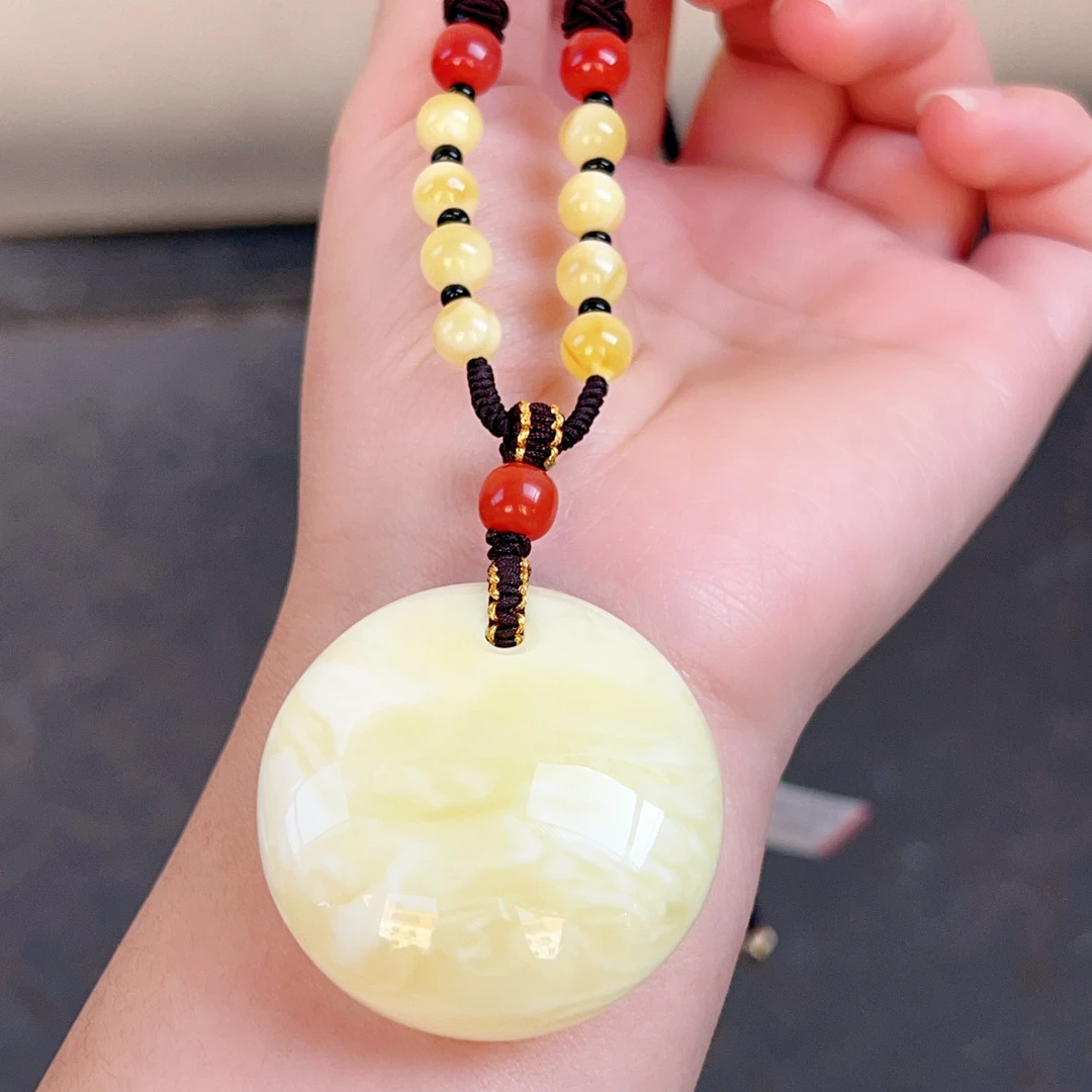 白花蜡蜜蜡公主扣吊坠，满蜡妖花，双面佩戴，无瑕，19克，尺寸40～19mm