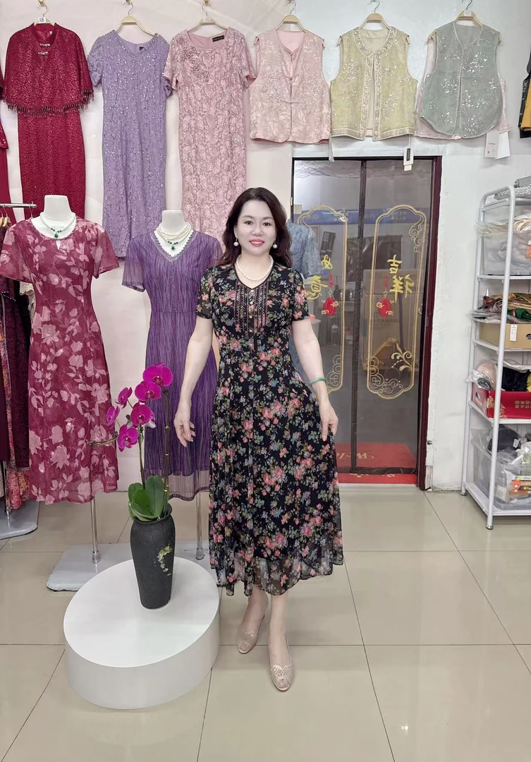 夏装台湾南韩丝2025新款气质奢华外出大码中年妈妈女士夏季连衣裙