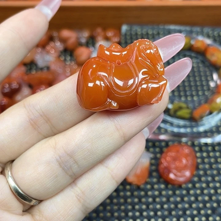 南红玛瑙未镶嵌颈饰唐马