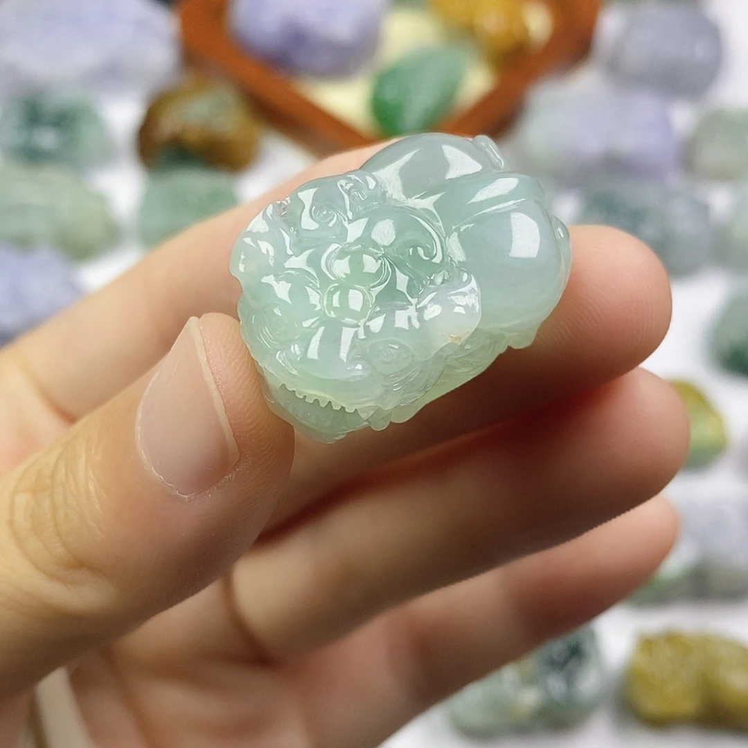 翡翠未镶嵌颈饰貔貅