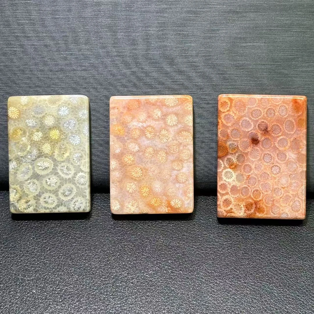 面面来财珠宝C11217-硅化红瑚玉无事牌-配绳多样性发其一