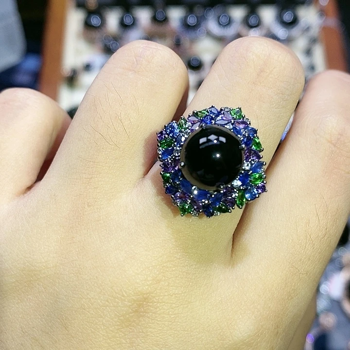 18K金镶嵌戒指翡翠蛋面