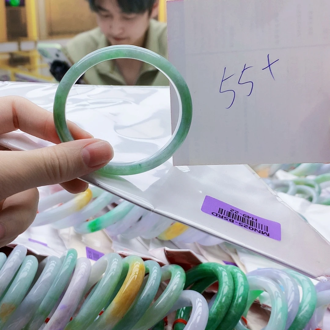 翡翠未镶嵌手镯hjk