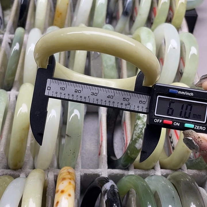 蛇纹石玉未镶嵌手镯225