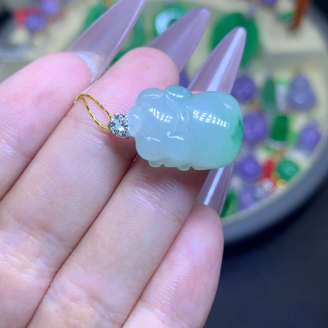 翡翠18K金镶嵌颈饰