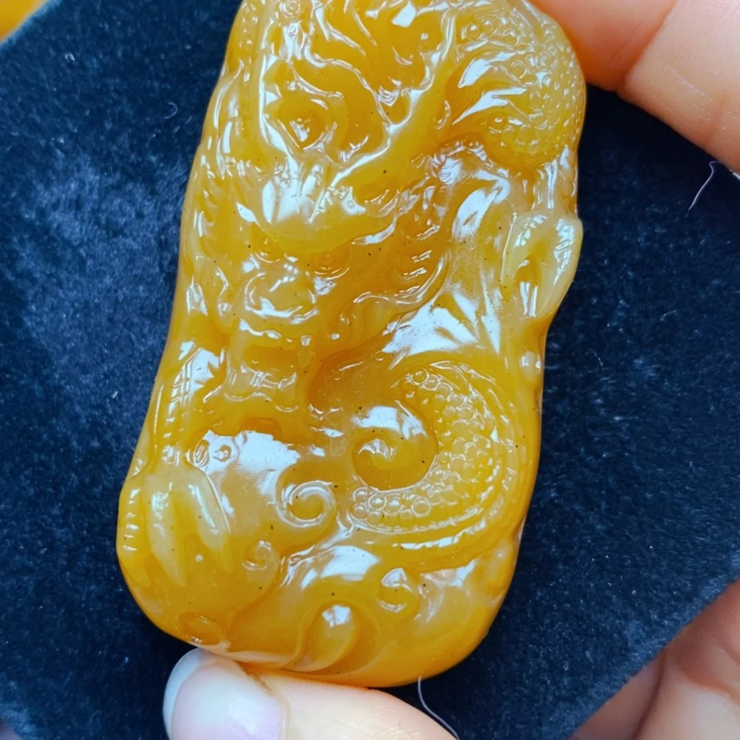 未镶嵌石英质玉（黄龙玉）颈饰