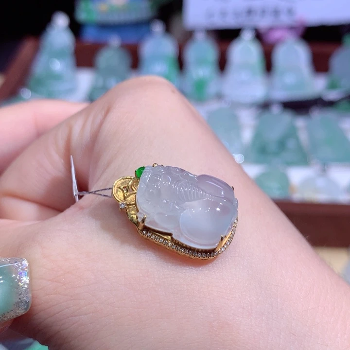 翡翠18K金镶嵌吊坠(不含链)貔貅