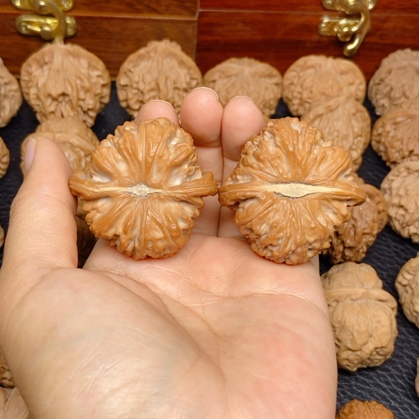 【闪购商品】文玩核桃吊坠阿*白狮子43
