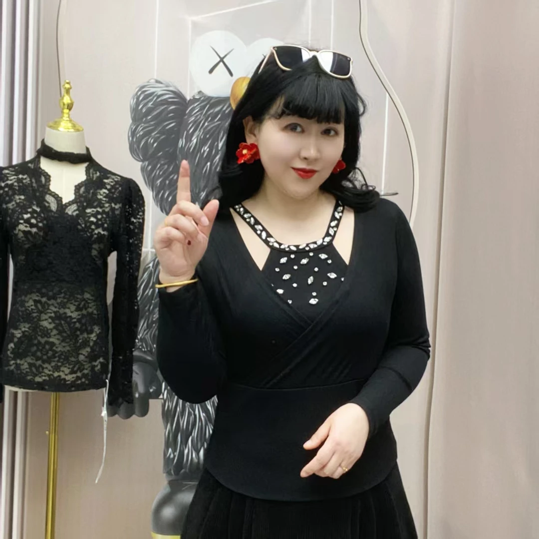 岚岚大码新款时尚镂空领手工缝钻显瘦百搭女神衫2628