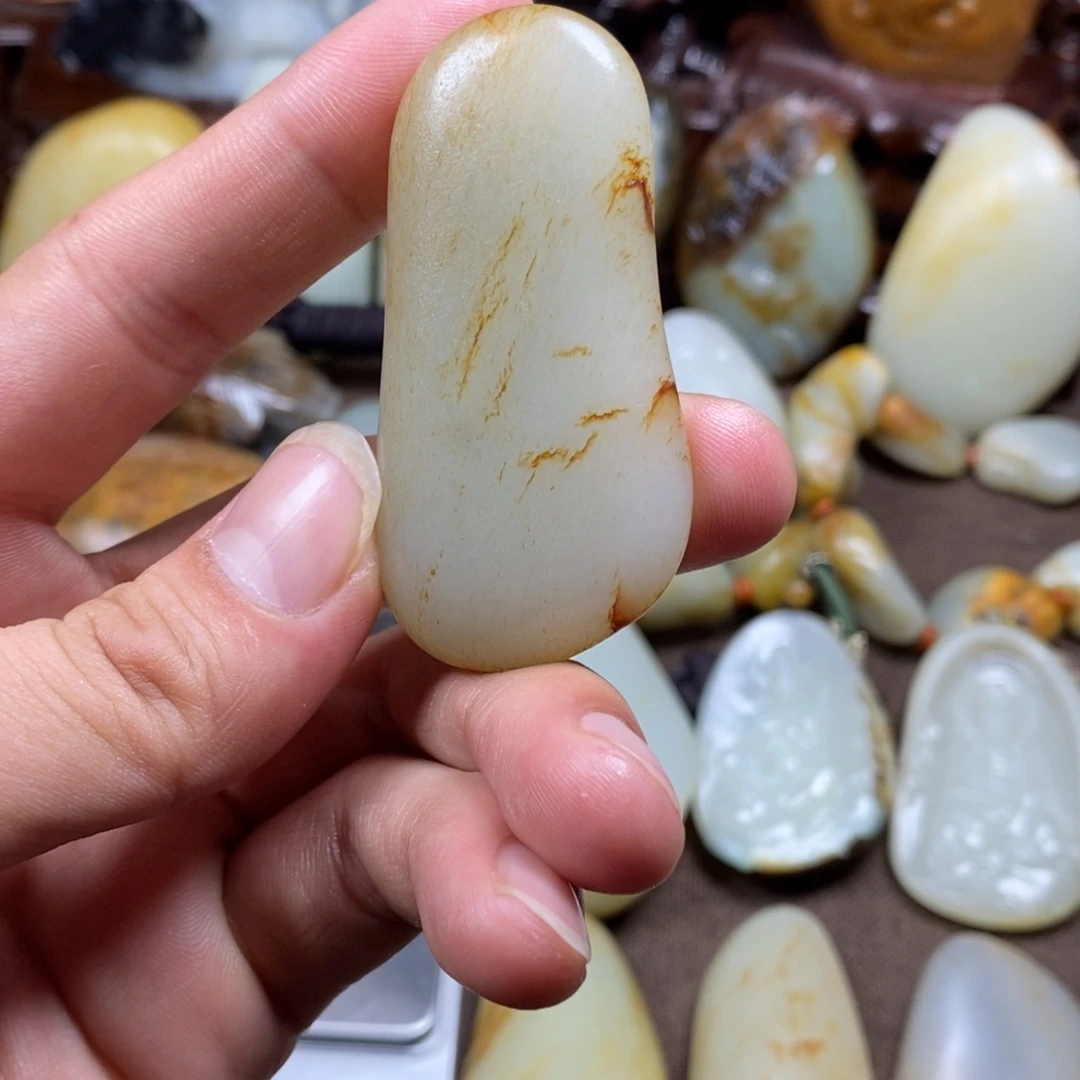 和田玉未镶嵌把件