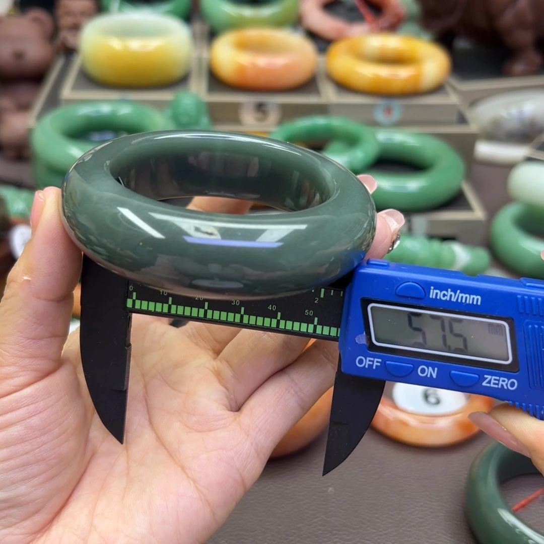 未镶嵌手镯石英岩玉