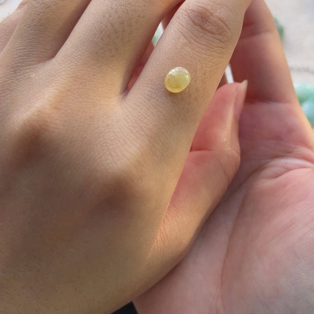 翡翠未镶嵌颈饰黄翡小蛋面