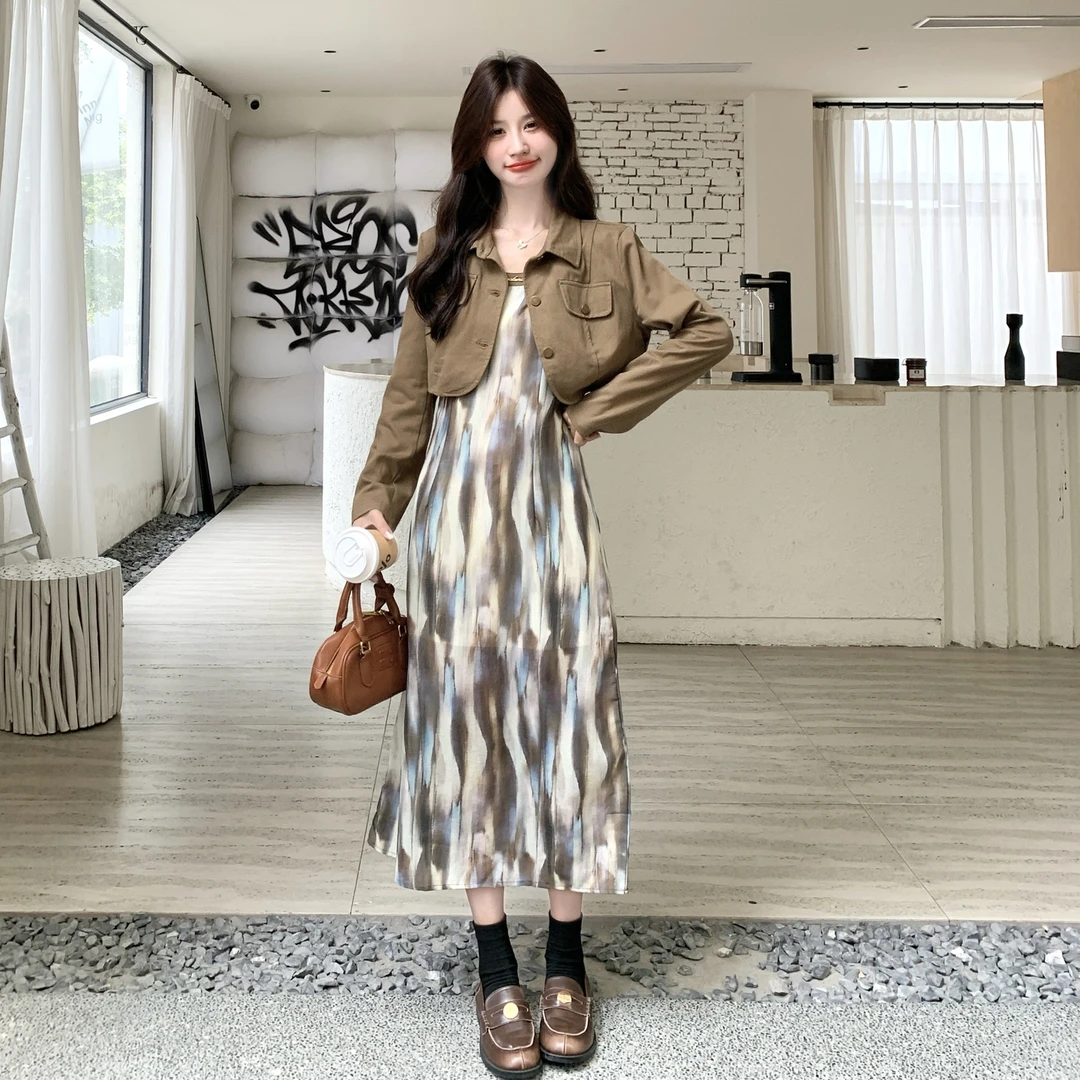 早秋穿搭一整套时尚气质高级感韩系复古短外套印花吊带裙两件套女