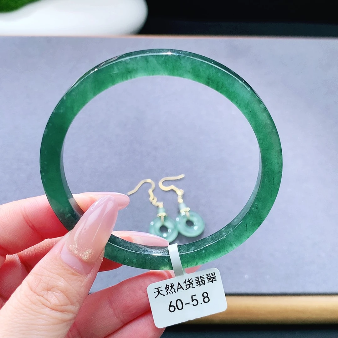 未镶嵌手镯（圆镯）翡翠