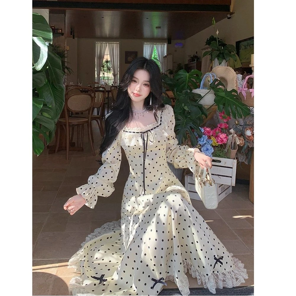 法式复古方领波点长袖连衣裙女早秋2025新款蕾丝拼接收腰显瘦长裙