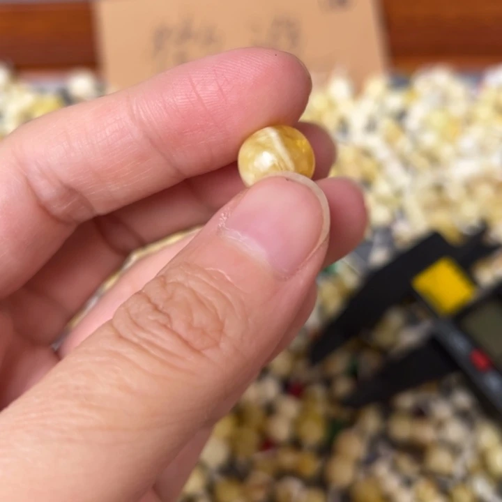 蜜蜡未镶嵌裸石10.5mm一个