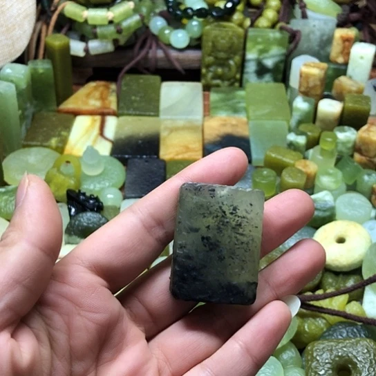 未镶嵌岫玉吊坠岫