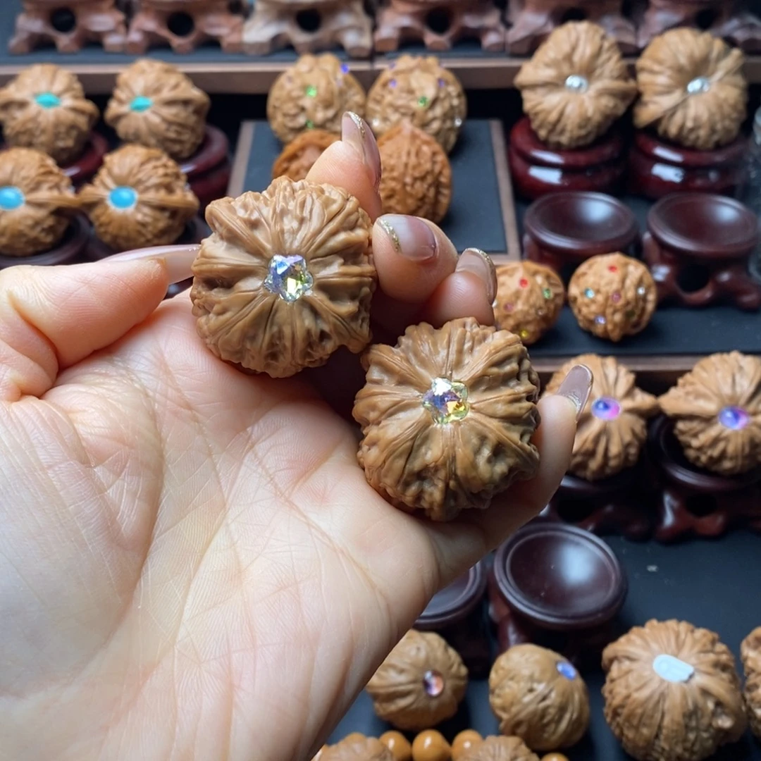 王***筠文玩核桃吊坠凤凰山