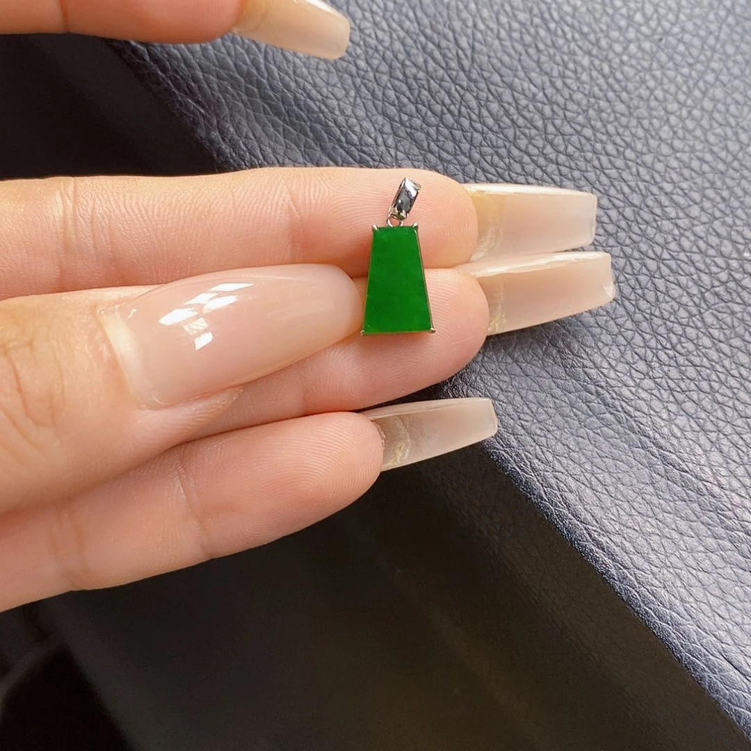 翡翠18K金镶嵌颈饰翡翠
