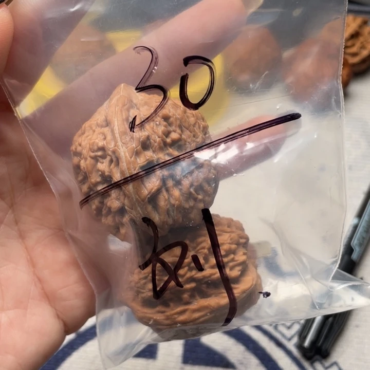 刘***.把件文玩核桃大蒜头