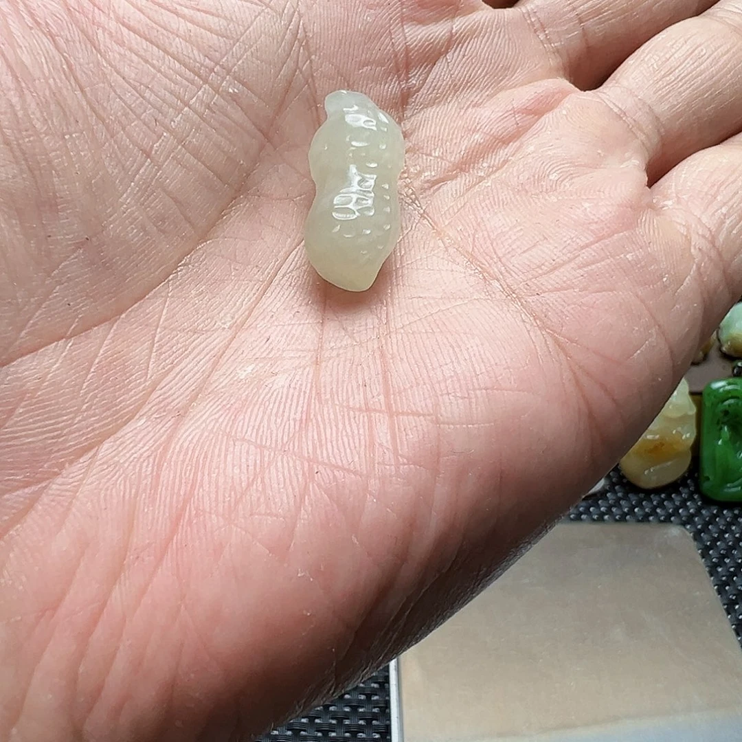 和田玉未镶嵌吊坠(赠链)