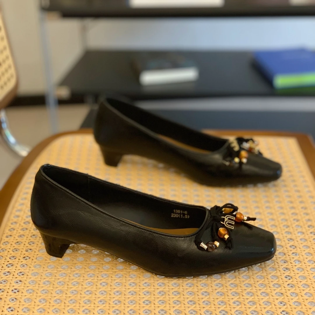 粗跟浅口单鞋时尚串珠显脚小一脚蹬玛丽珍女鞋2025秋季超火工作鞋