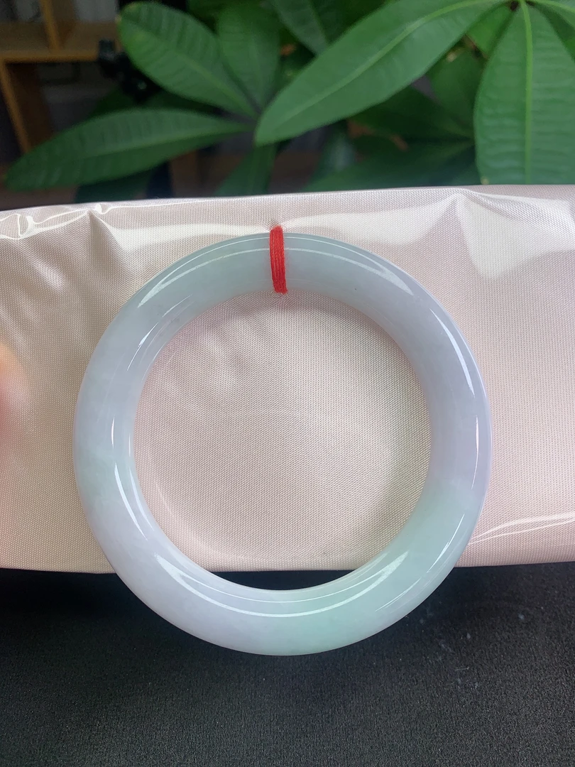 （102号）缅甸天然A货翡翠56-57圈口淡春彩圆条手镯