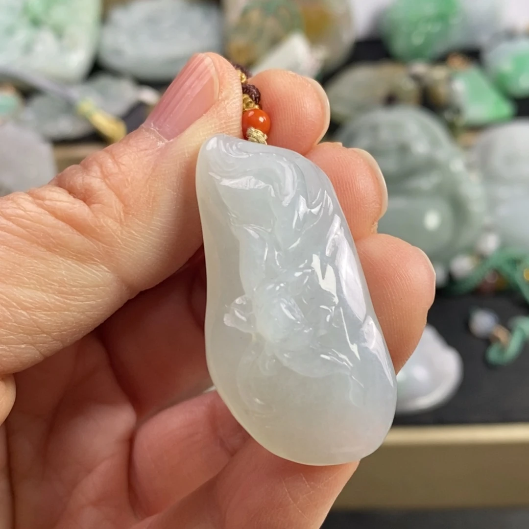 翡翠颈饰未镶嵌荷叶鱼