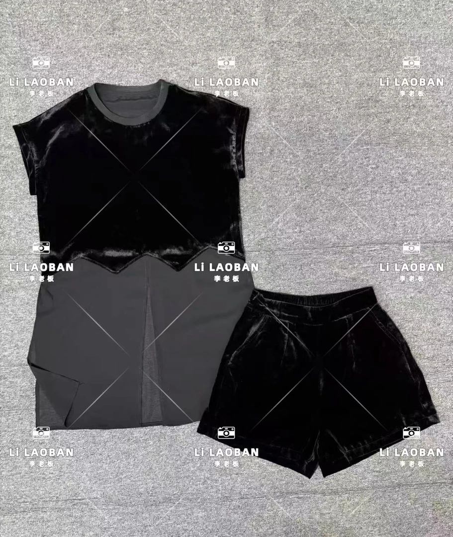 2025夏季设计师真丝绒拼接套装上衣+短裤（衣长80左右.裤长38左右）