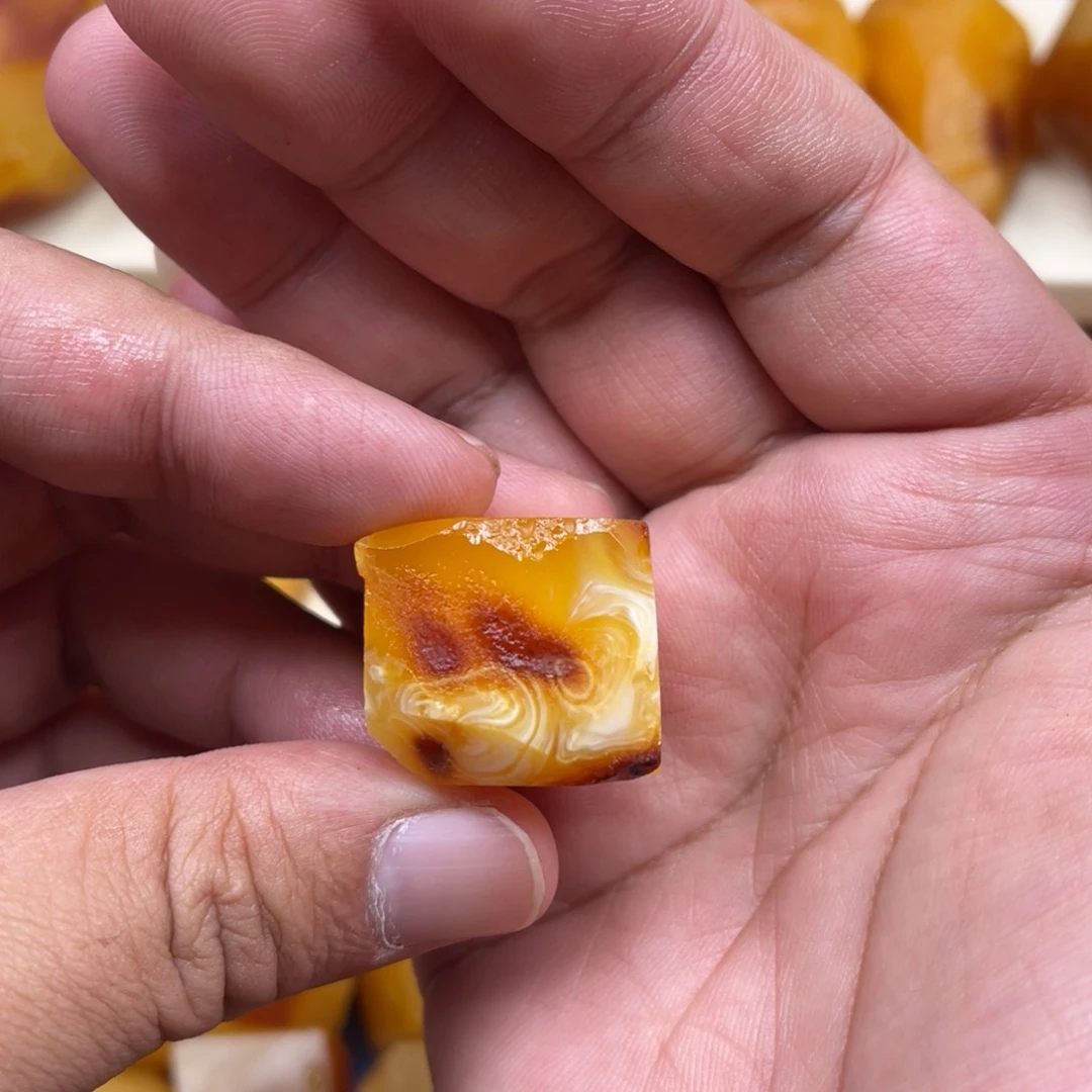 南***游定制蜜蜡未镶嵌原石