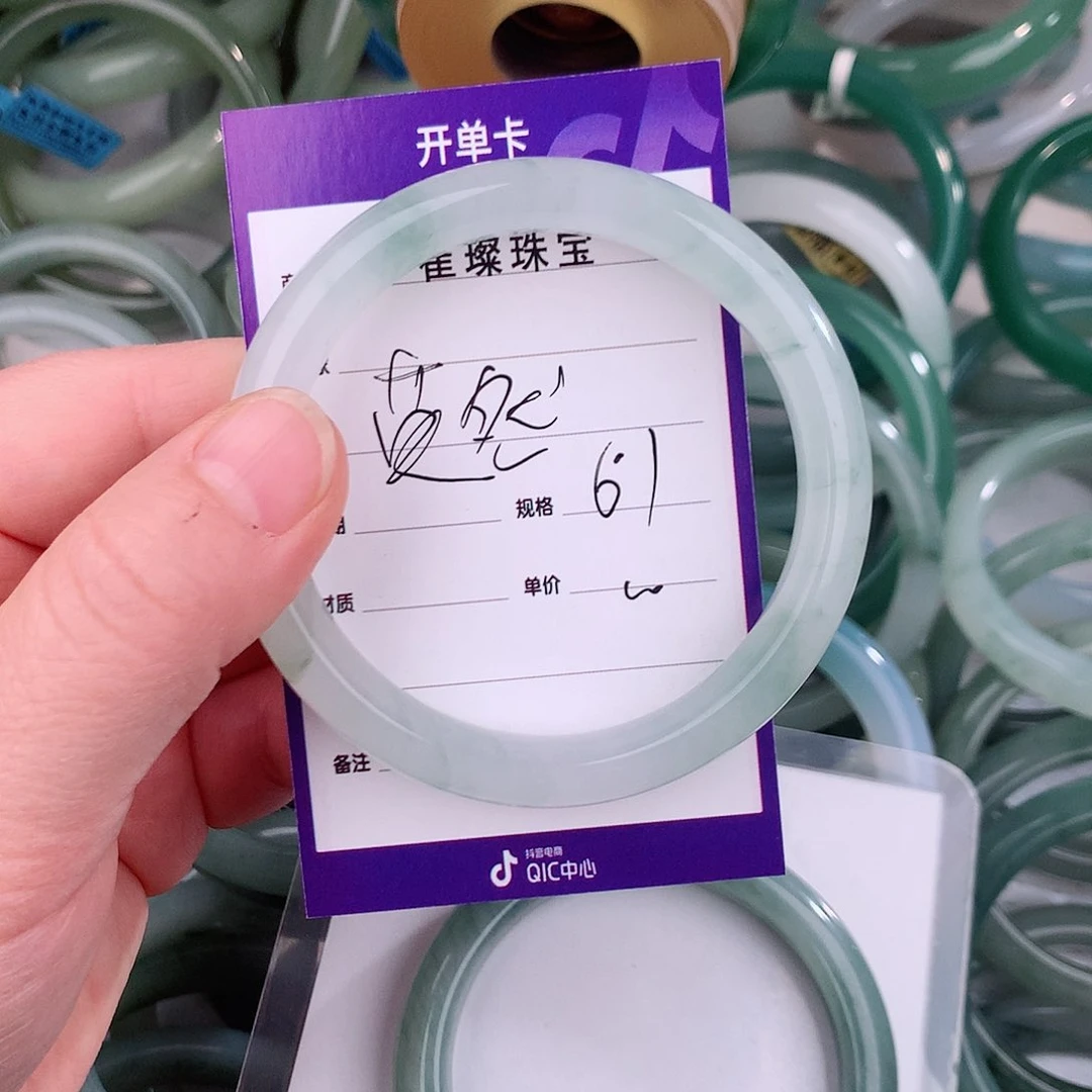 未镶嵌手镯石英质玉（金丝玉）?****