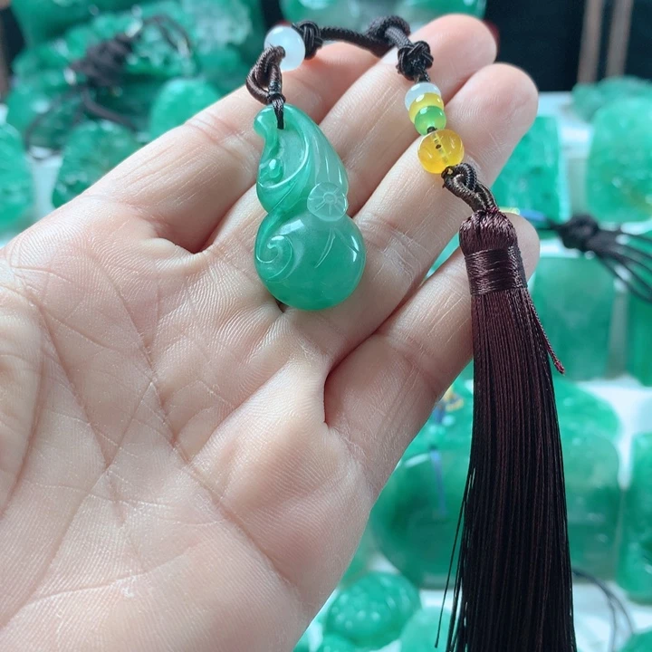 石英质玉吊坠未镶嵌寓**气