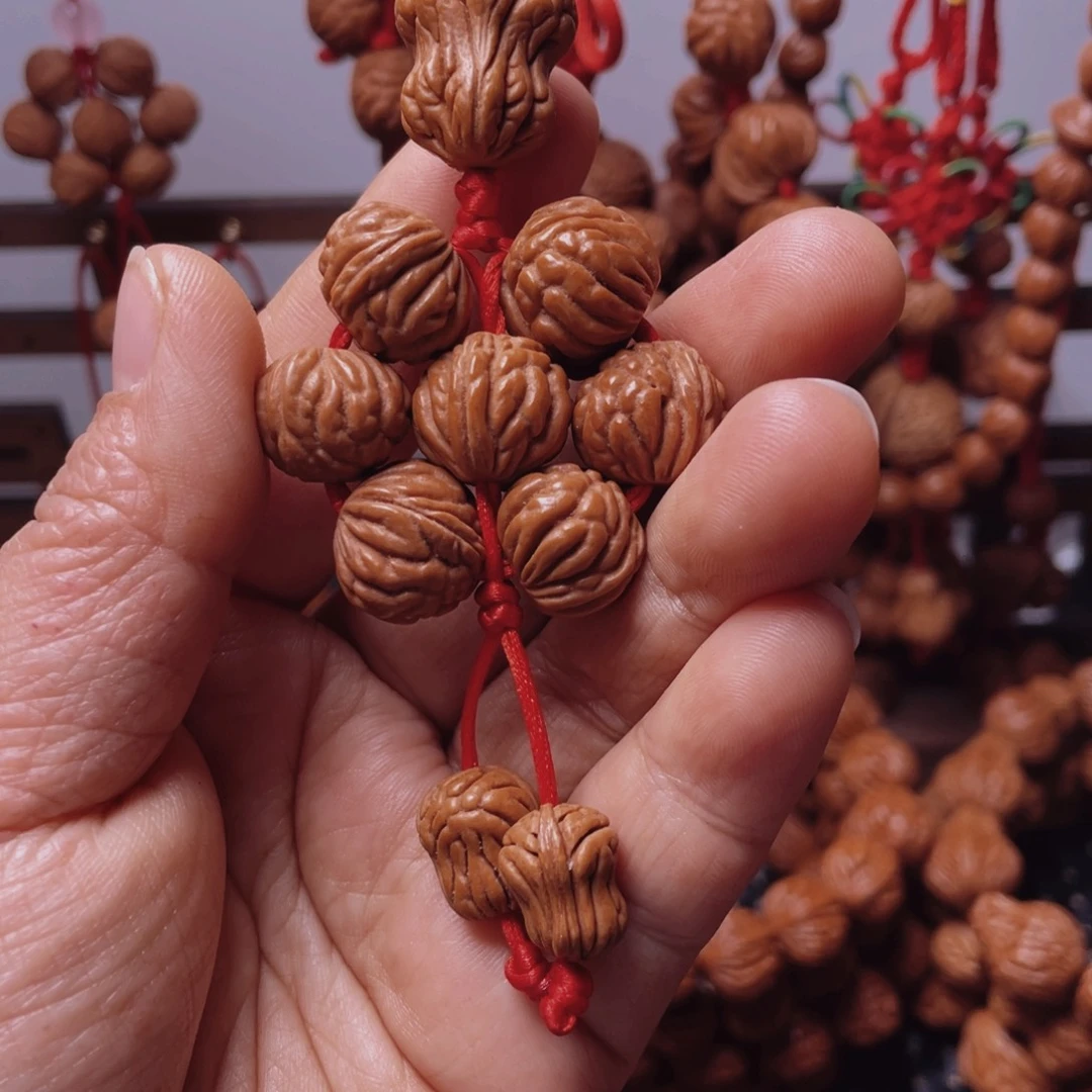 木质类龙纹桃枭挂件