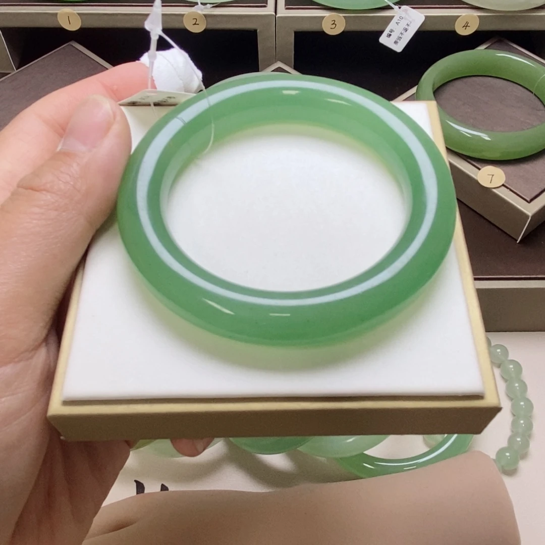 东陵石未镶嵌手镯