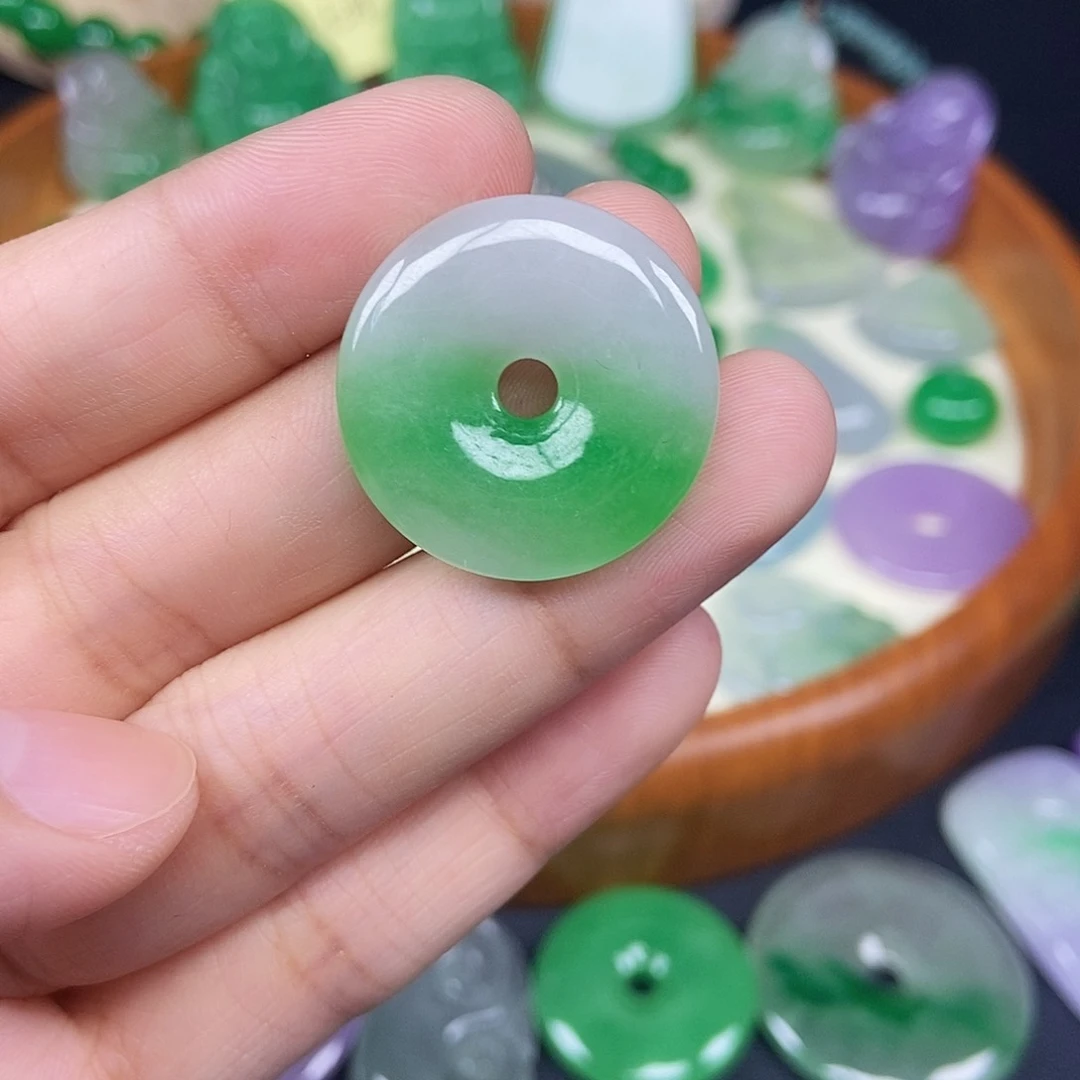 翡翠未镶嵌颈饰扣子