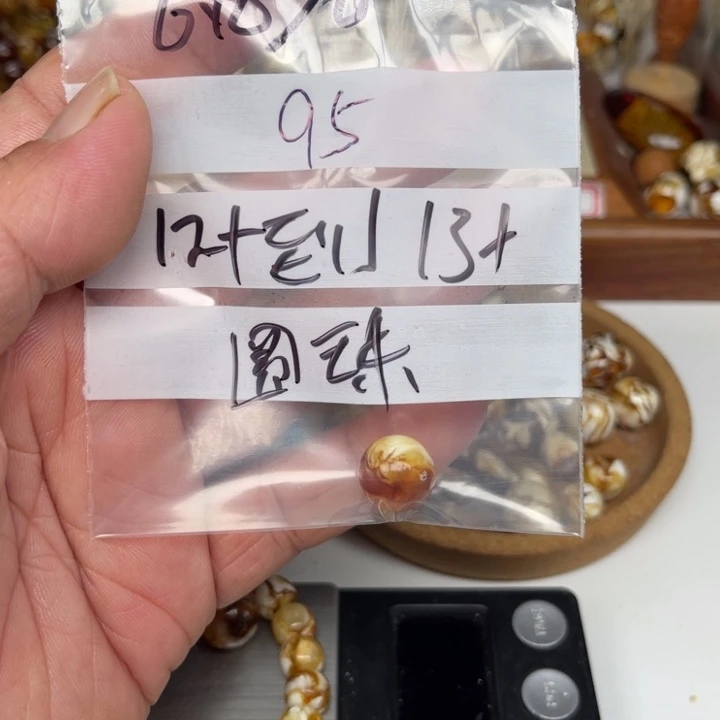 未镶嵌琥珀裸石95号