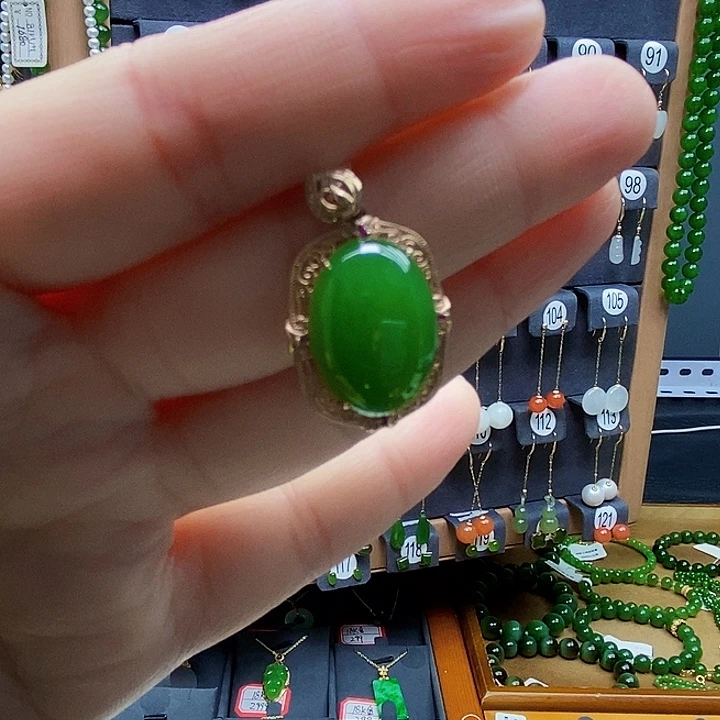 和田玉18K金镶嵌颈饰