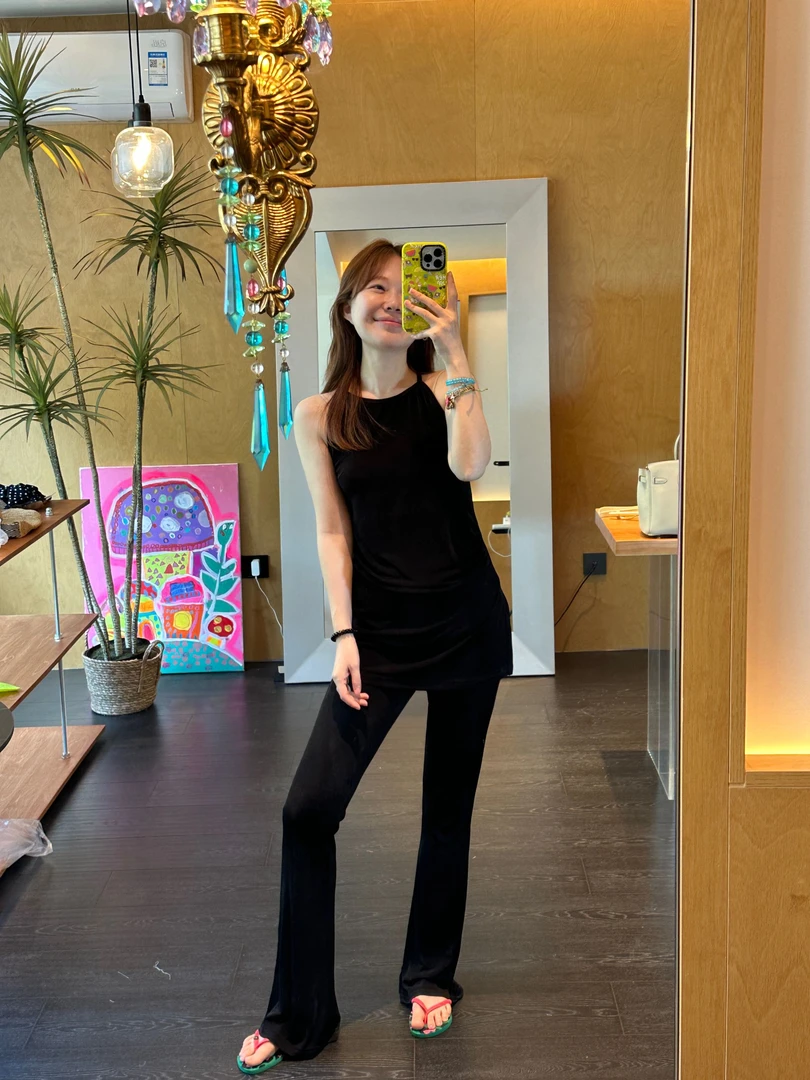 【BORAKOO】高级显瘦黑色吊带衫＋喇叭裤套装