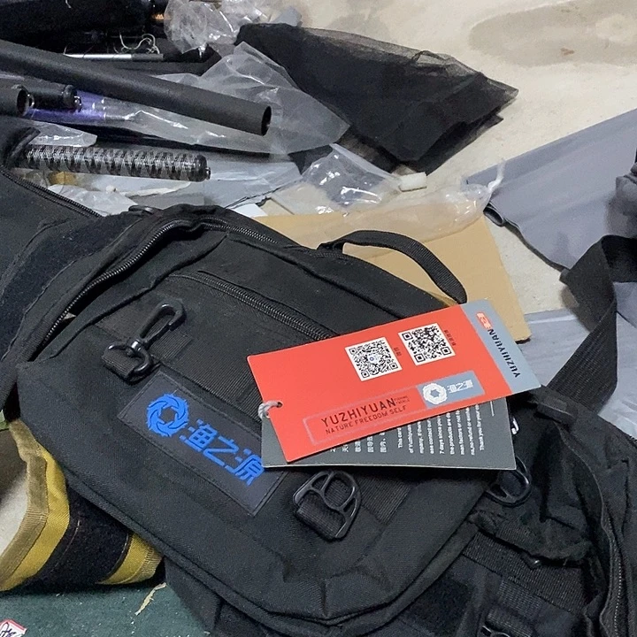 小号路亚腰包随机发一个，