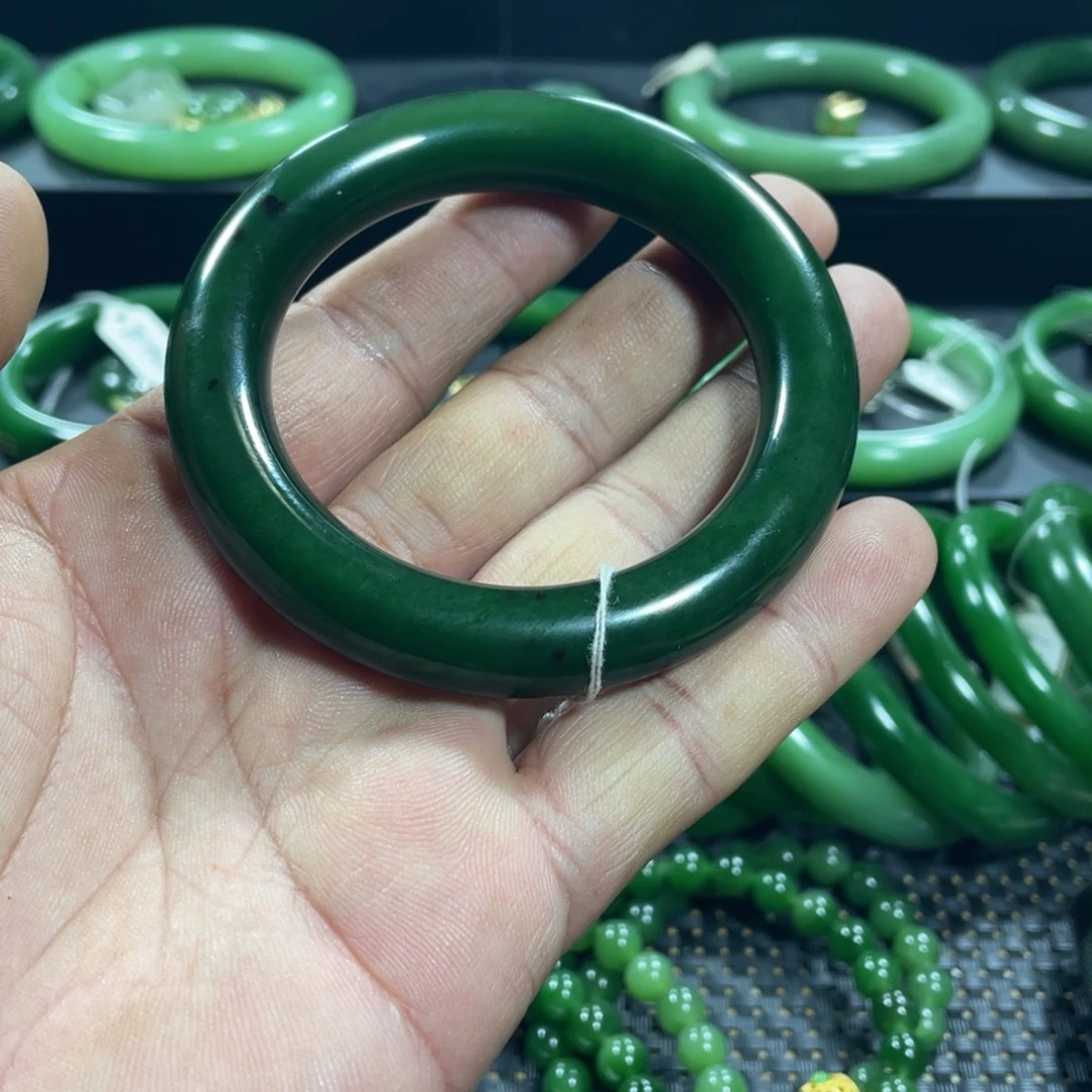 和田玉（碧玉）未镶嵌手镯