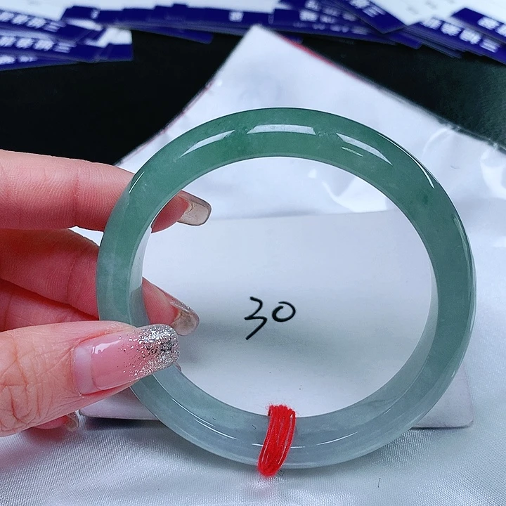 翡翠手镯未镶嵌翡翠手镯未镶嵌