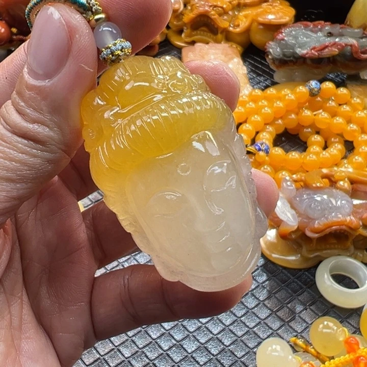 石英质玉（黄龙玉）颈饰未镶嵌