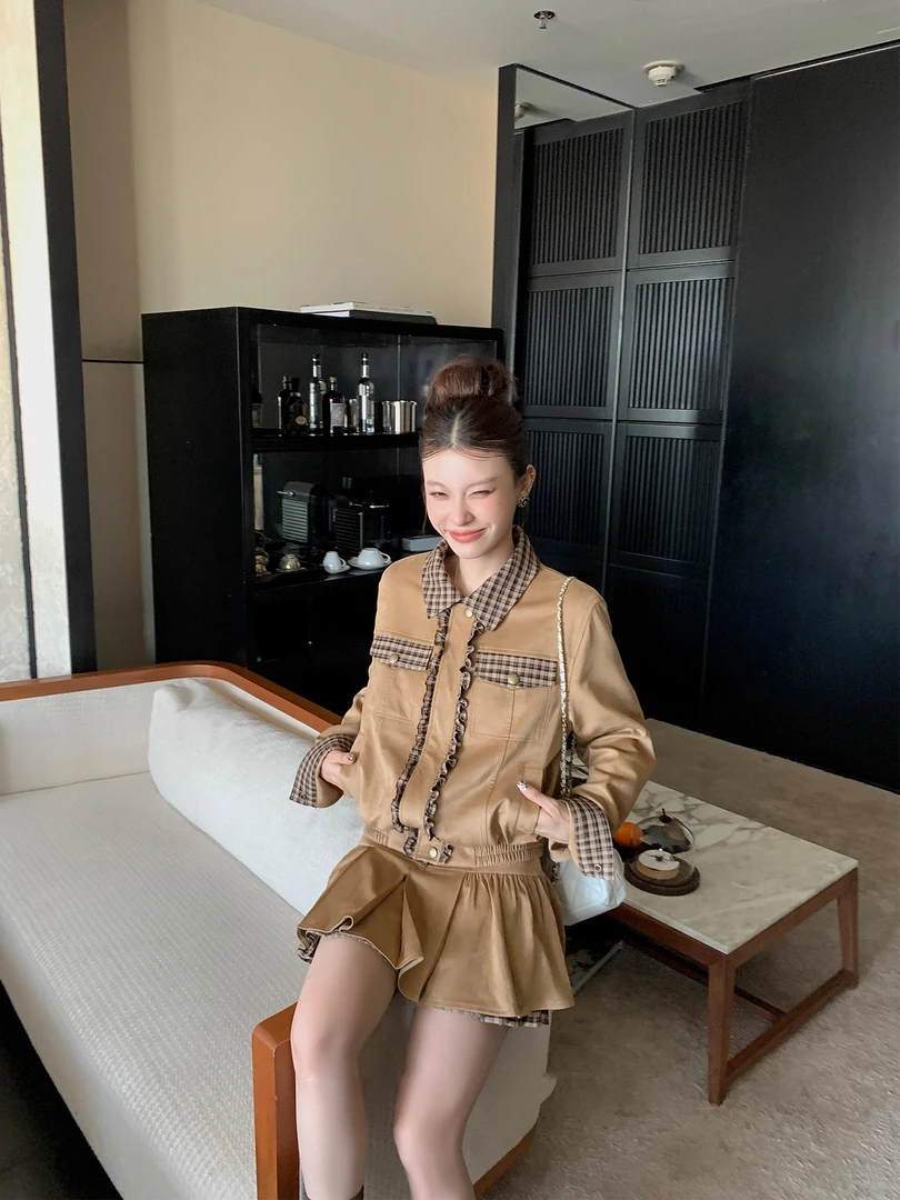 【圣马丁学院】复古卡其拼格子木耳花边长袖外套气质百褶短裙两件套
